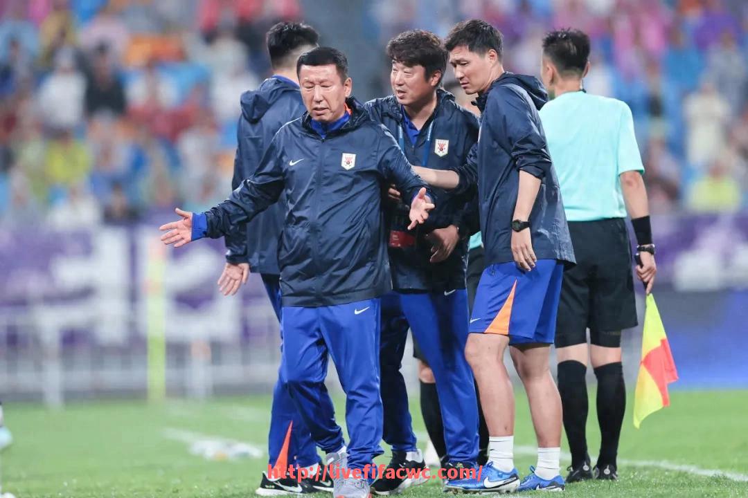 世俱杯直播-篮球赛事中进攻和防守策略如何根据对手变化灵活调整？（篮球的进攻防守战术）